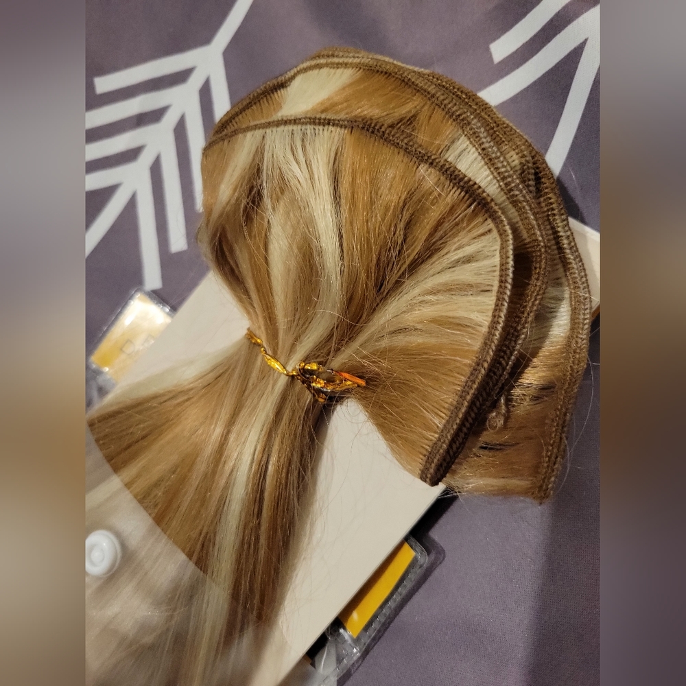 NWOT Highlighted Hair Extensions Sew in